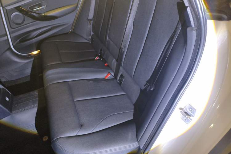 Used BMW 3 Series GT 2018 320i Sport Edition Left Rear Seat