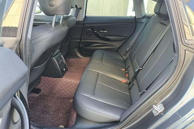 Used BMW 3 Series GT 2018 320i Sport Edition Left Rear Seat