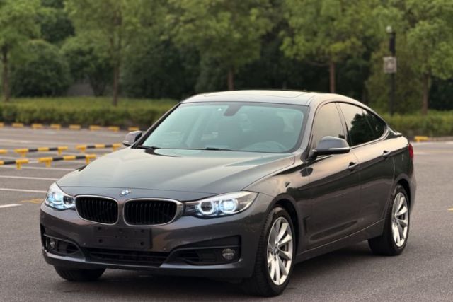 BMW 3 Series GT 2018 320i Sport Edition usado