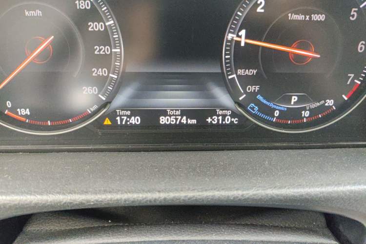 Used BMW 3 Series GT 2018 320i Luxury Design Package Odometer Close Up