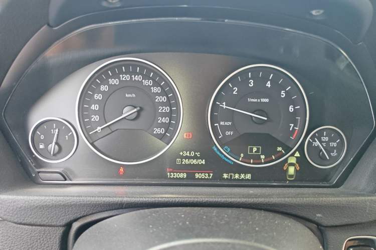 Used BMW 3 Series GT 2018 320i Sport Edition Odometer Close Up
