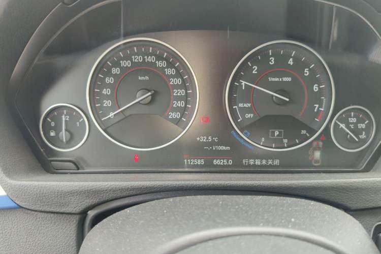 Used BMW 3 Series GT 2018 320i M Sport Edition Odometer Close Up