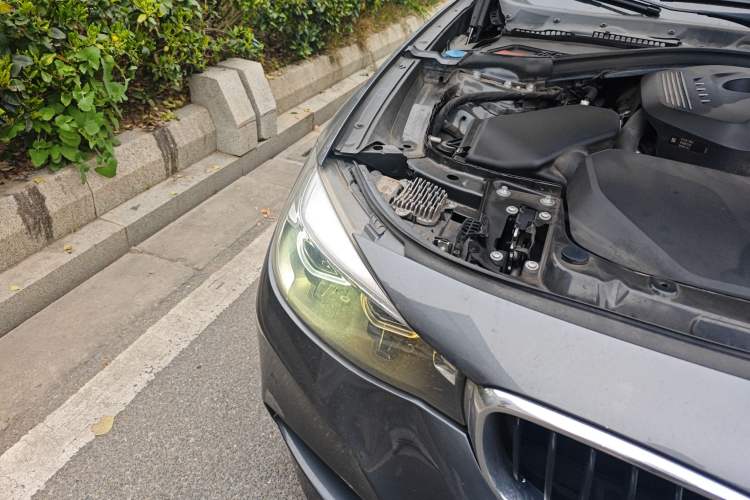Used BMW 3 Series GT 2018 330i xDrive M Sport Edition Right Front Headlight