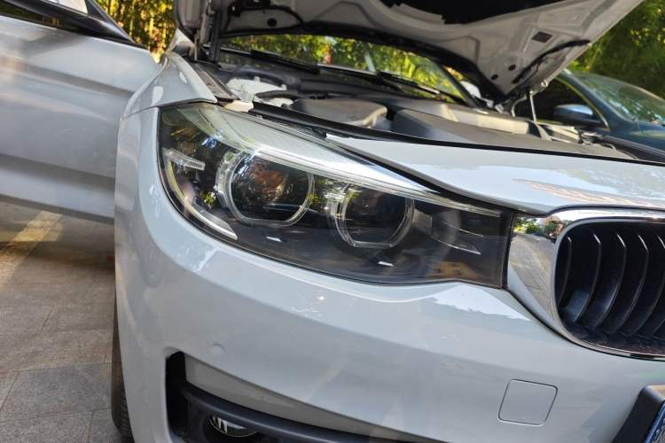 Used BMW 3 Series GT 2018 320i Sport Edition Right Front Headlight