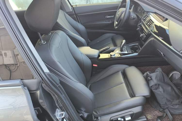 Used BMW 3 Series GT 2018 320i Sport Edition Right Front Seat