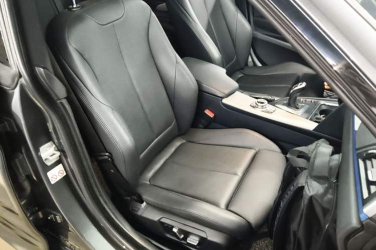 Used BMW 3 Series GT 2018 320i M Sport Edition Right Front Seat