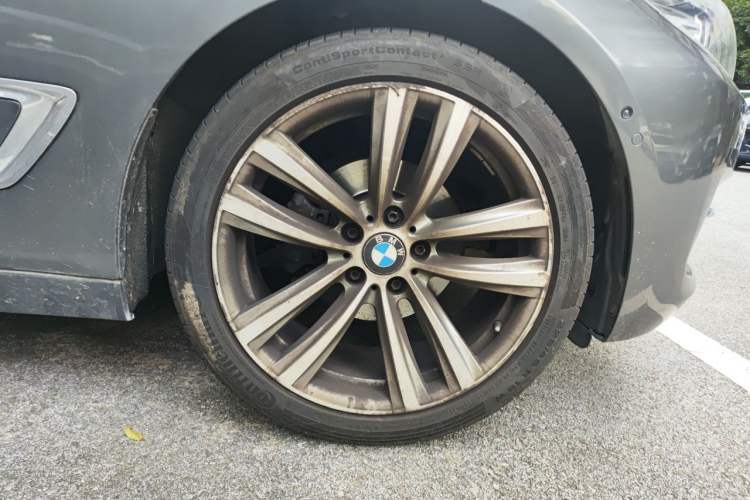 Used BMW 3 Series GT 2018 320i Luxury Design Package Right Front Wheel Hub