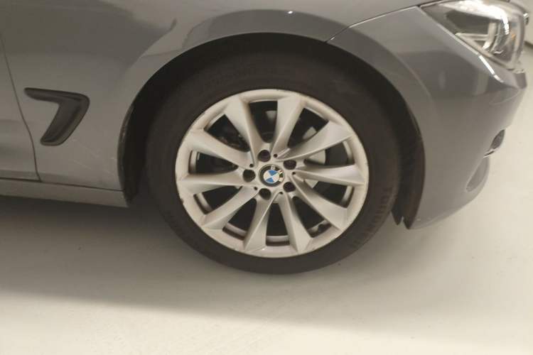 Used BMW 3 Series GT 2018 320i Sport Edition Right Front Wheel Hub