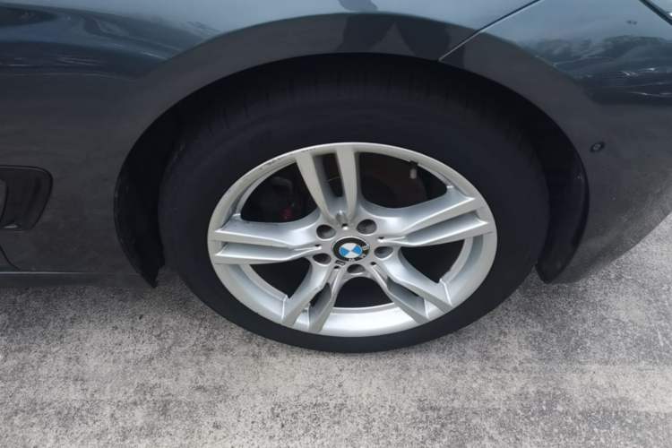 Used BMW 3 Series GT 2018 320i M Sport Edition Right Front Wheel Hub