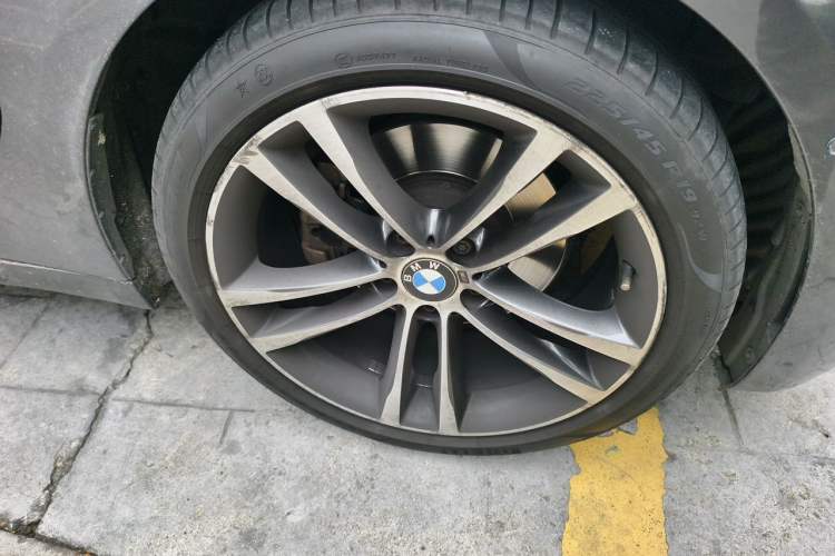 Used BMW 3 Series GT 2018 330i xDrive M Sport Edition Right Front Wheel Hub