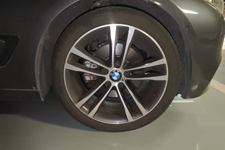 Used BMW 3 Series GT 2018 330i xDrive M Sport Edition Right Front Wheel Hub