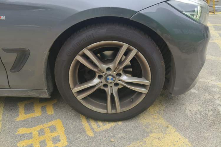 Used BMW 3 Series GT 2018 320i M Sport Edition Right Front Wheel Hub