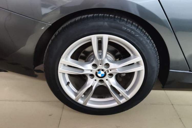 Used BMW 3 Series GT 2018 320i M Sport Edition Right Rear Wheel Hub