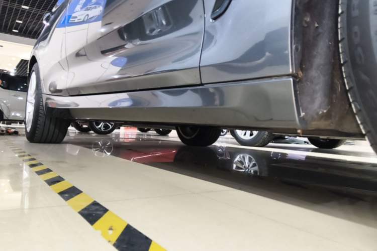 Used BMW 3 Series GT 2018 320i M Sport Edition Right Side Sill