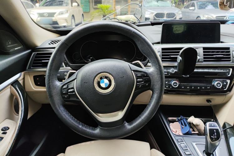 Used BMW 3 Series GT 2018 320i Luxury Design Package Steering Wheel