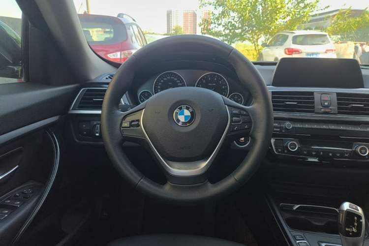 Used BMW 3 Series GT 2018 320i Sport Edition Steering Wheel