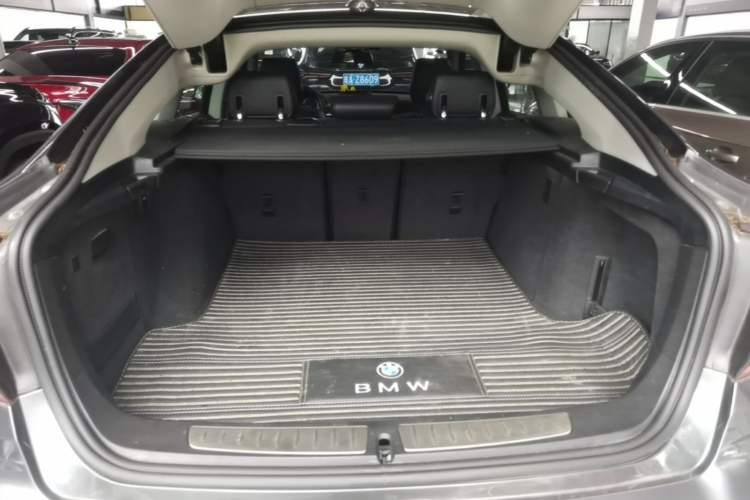 Used BMW 3 Series GT 2018 320i Sport Edition Trunk