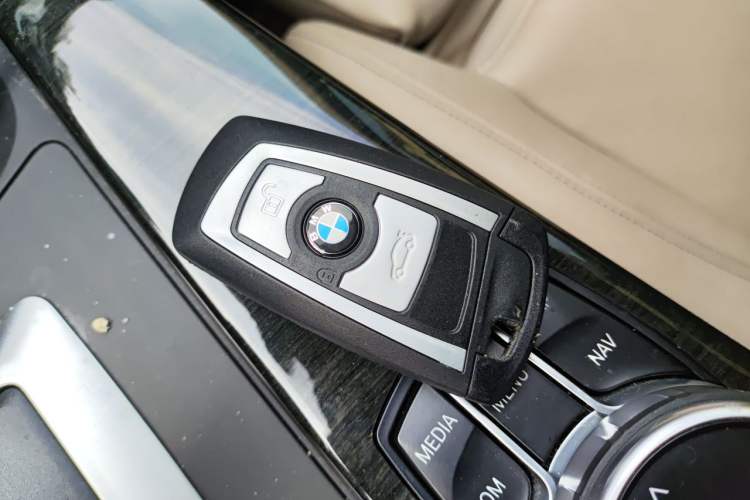 Used BMW 3 Series GT 2018 320i Luxury Design Package Vehicle Key