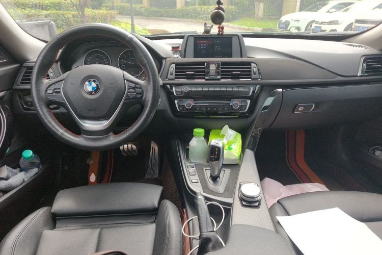 Used BMW 3 Series GT 2018 320i Sport Edition Center Console