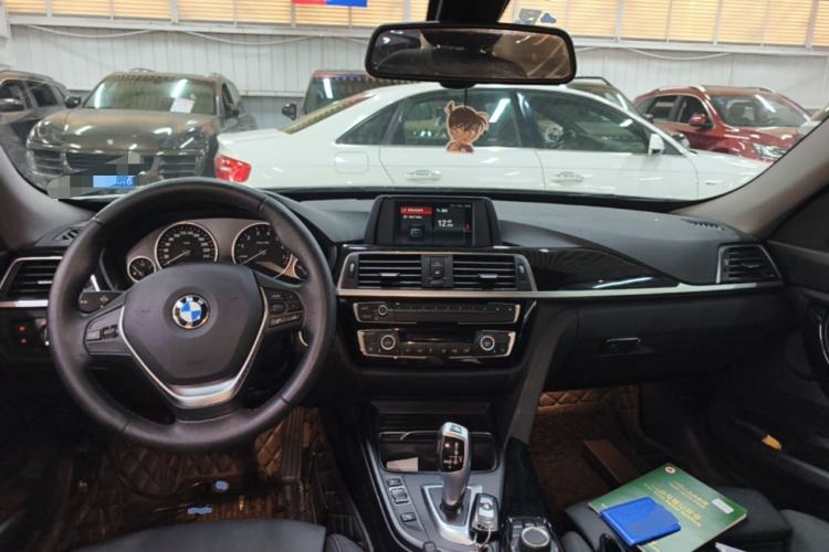Used BMW 3 Series GT 2018 320i Sport Edition Center Console