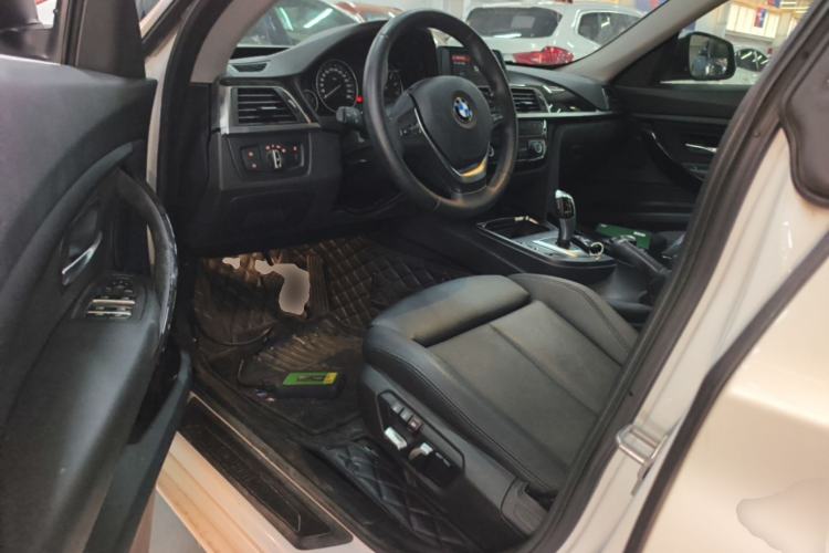 Used BMW 3 Series GT 2018 320i Sport Edition Driver Seat