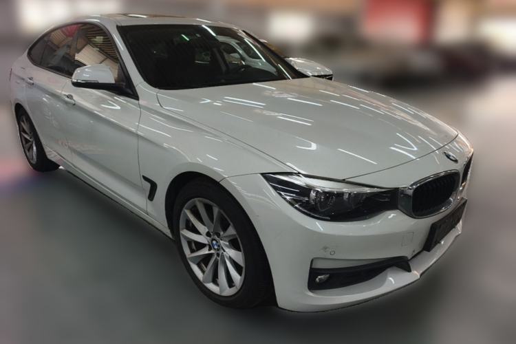 Used BMW 3 Series GT 2018 320i Sport Edition Front Right 45 Deg