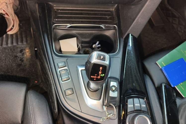 Used BMW 3 Series GT 2018 320i Sport Edition Gear Lever
