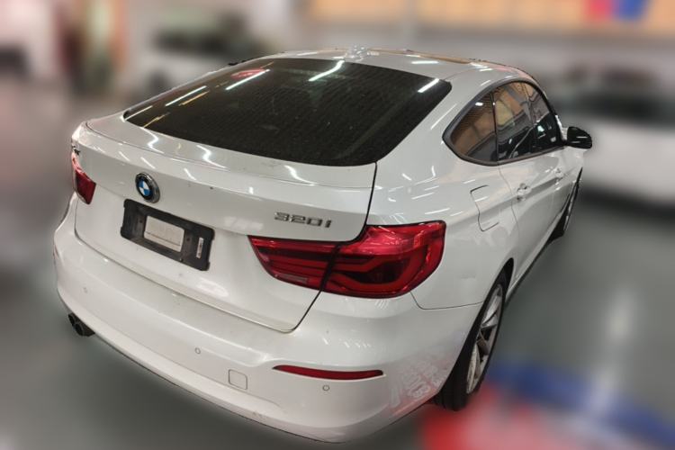 Used BMW 3 Series GT 2018 320i Sport Edition Rear Right 45 Deg