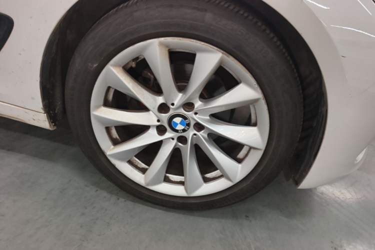 Used BMW 3 Series GT 2018 320i Sport Edition Right Front Wheel Hub