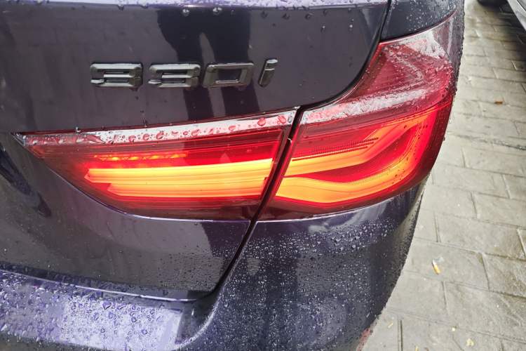 Used BMW 3 Series GT 2018 330i xDrive M Sport Edition Exterior 3