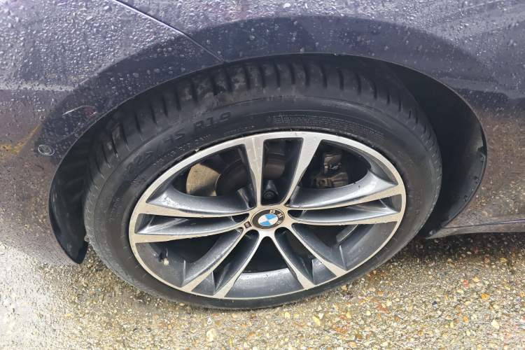 Used BMW 3 Series GT 2018 330i xDrive M Sport Edition Exterior 4
