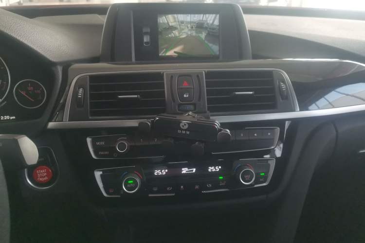 Used BMW 3 Series GT 2018 320i Sport Edition Audio And AC Panel