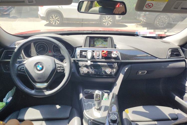 Used BMW 3 Series GT 2018 320i Sport Edition Center Console