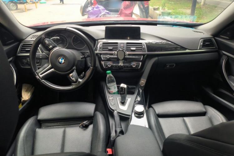 Used BMW 3 Series GT 2018 320i Sport Edition Center Console