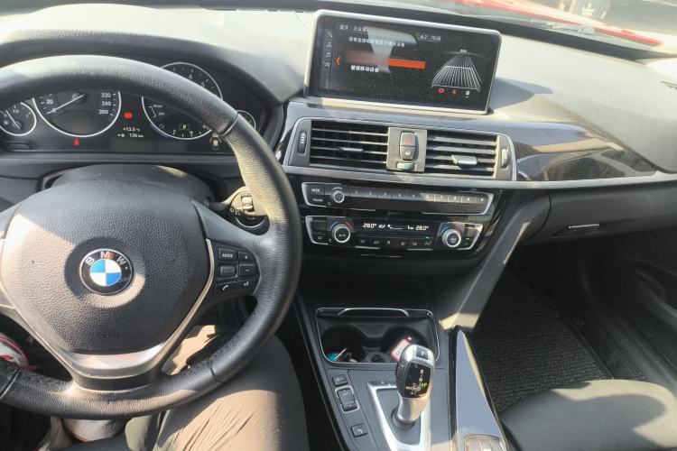 Used BMW 3 Series GT 2018 320i Sport Edition Center Console