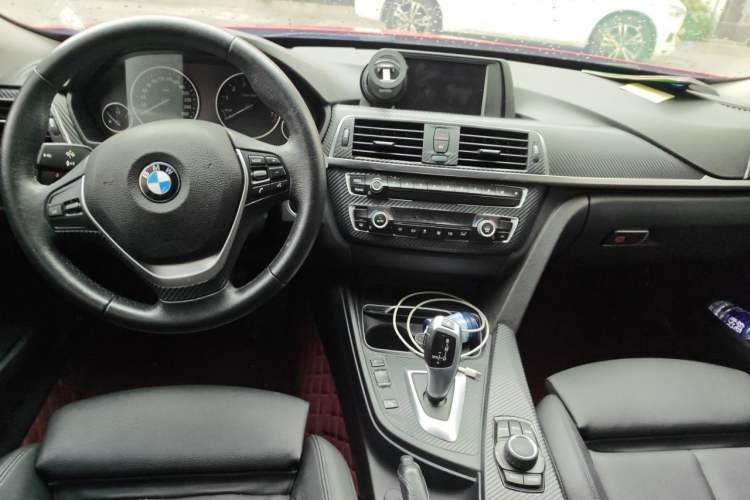 Used BMW 3 Series GT 2018 320i Sport Edition Center Console
