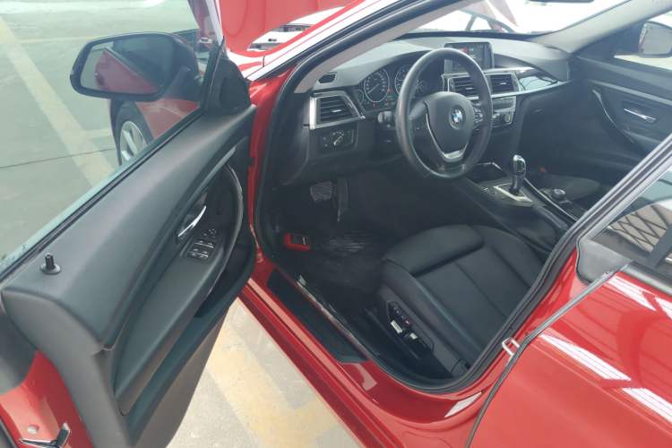 Used BMW 3 Series GT 2018 320i Sport Edition Driver Seat