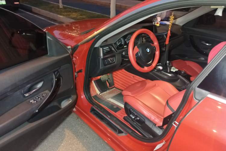 Used BMW 3 Series GT 2018 320i Sport Edition Driver Seat