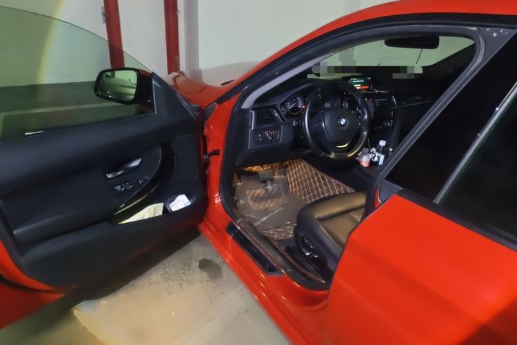 Used BMW 3 Series GT 2018 320i Sport Edition Driver Seat