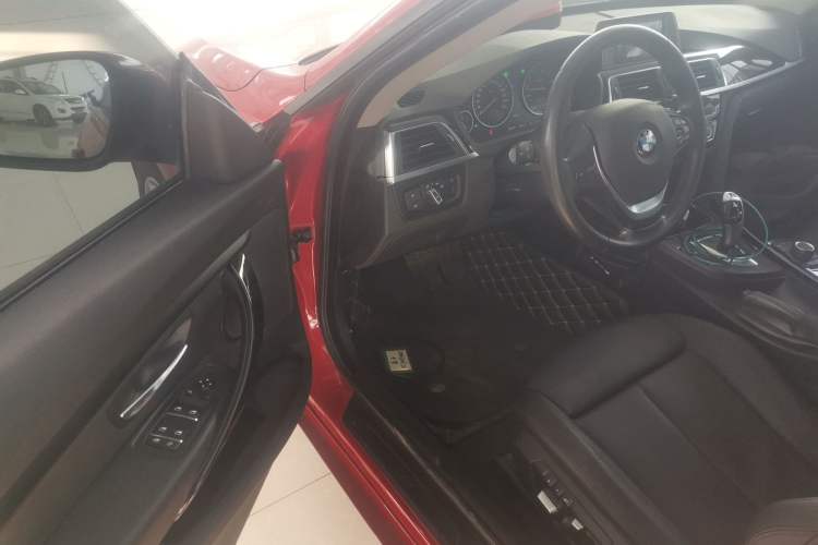 Used BMW 3 Series GT 2018 320i Sport Edition Driver Seat