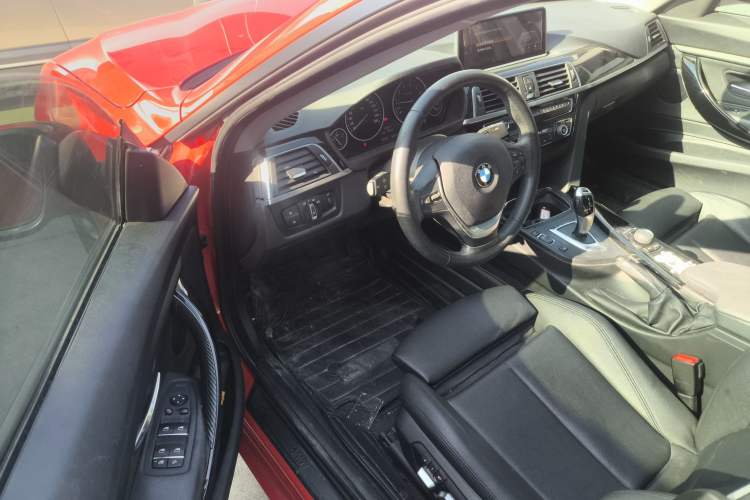 Used BMW 3 Series GT 2018 320i Sport Edition Driver Seat