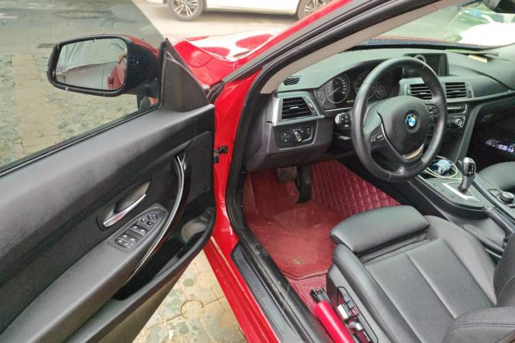 Used BMW 3 Series GT 2018 320i Sport Edition Driver Seat