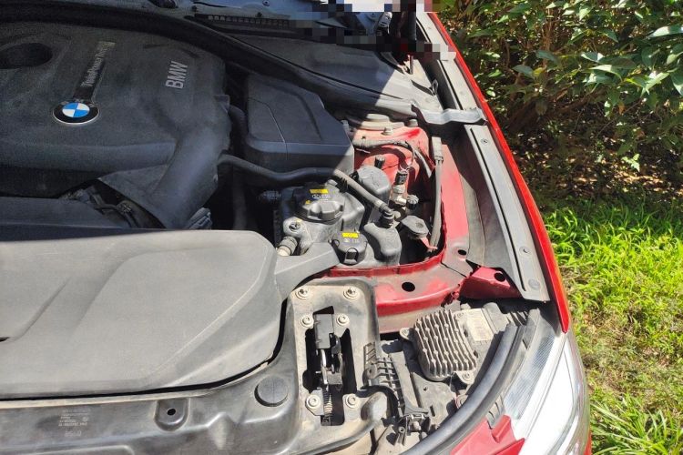 Used BMW 3 Series GT 2018 320i Sport Edition Engine Bay Left