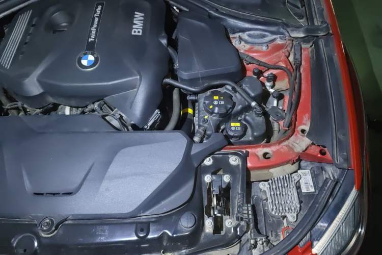 Used BMW 3 Series GT 2018 320i Sport Edition Engine Bay Left