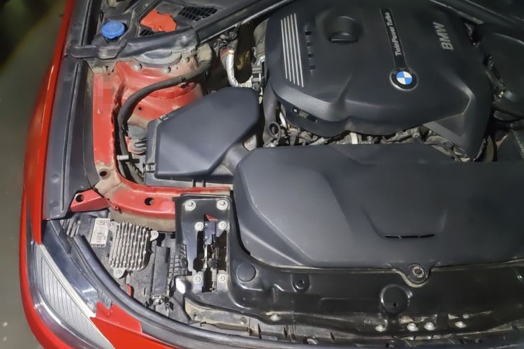 Used BMW 3 Series GT 2018 320i Sport Edition Engine Bay Right