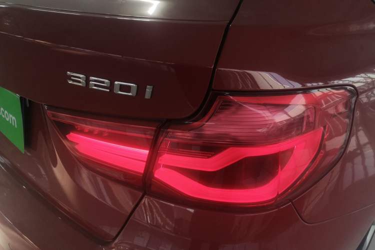 Used BMW 3 Series GT 2018 320i Sport Edition Exterior 3