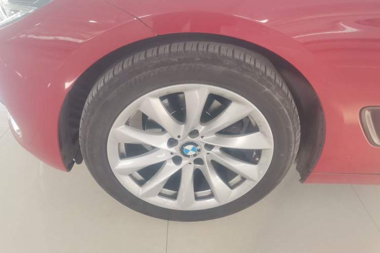 Used BMW 3 Series GT 2018 320i Sport Edition Exterior 4