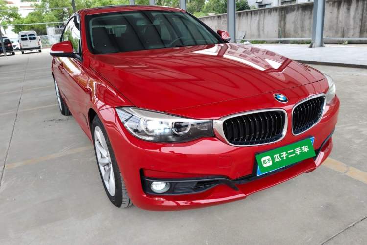 Used BMW 3 Series GT 2018 320i Sport Edition Front Right 45 Deg
