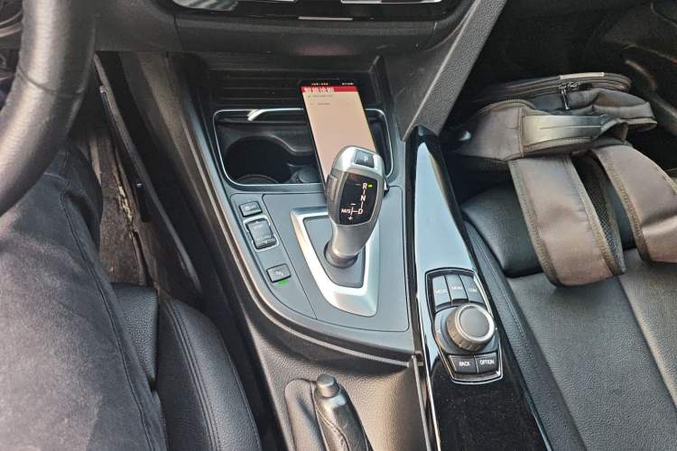 Used BMW 3 Series GT 2018 320i Sport Edition Gear Lever