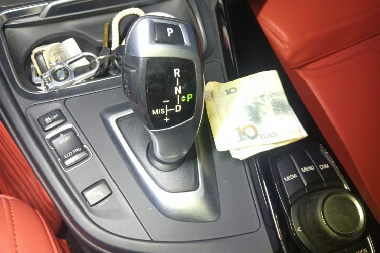 Used BMW 3 Series GT 2018 320i Sport Edition Gear Lever